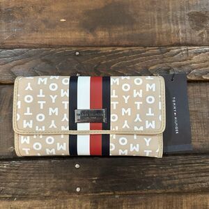 NEW Tommy Hilfiger Logo Wallet Clutch Tan Women’s Wallet NWT